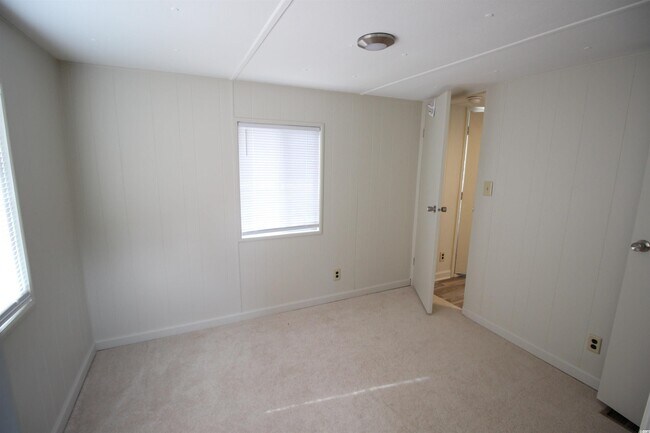 Building Photo - 1815 Cactus Dr