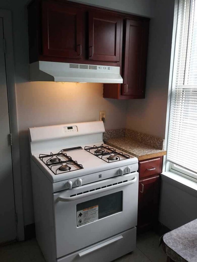 Foto del edificio - 2 bedroom in Cleveland OH 44102