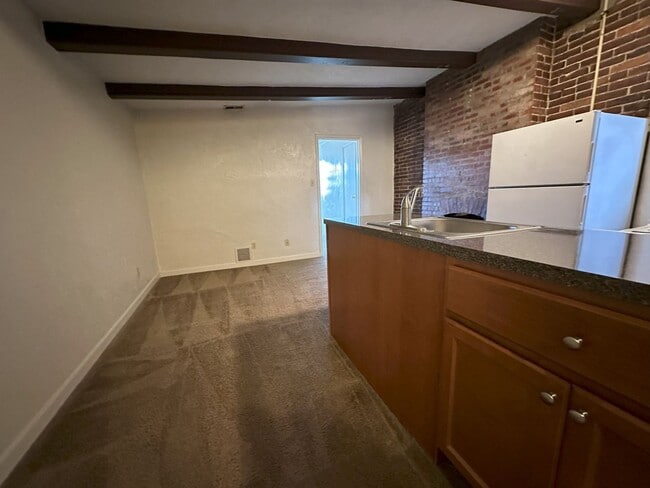 Foto del edificio - Bright 2BR in Oakland - Close to the University of Pittsburgh! Air Conditioning & On-site Laundry...