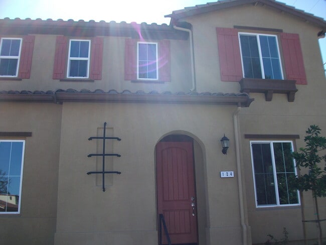 Building Photo - Newly Constructed Townhome for rent in Campbell