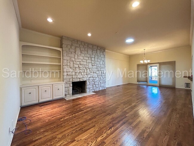 Building Photo - For Lease | South Tulsa Duplex | $1550 Rent