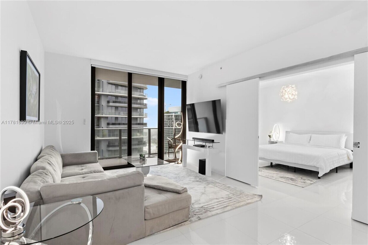 Primary Photo - 1010 Brickell Ave