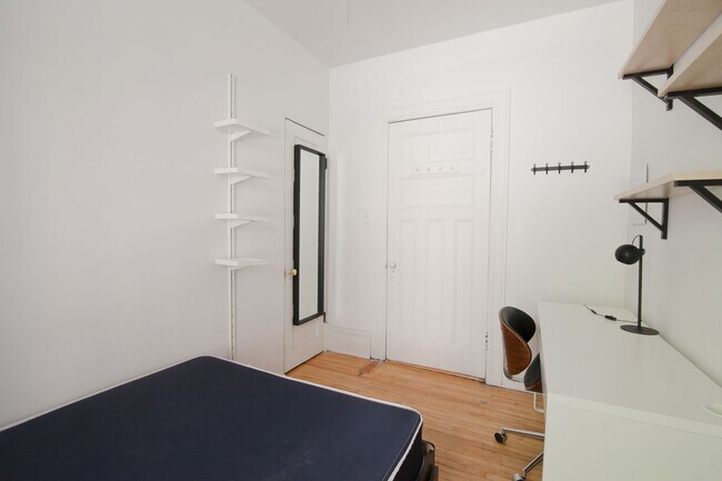 Photo du bâtiment - 1245 Rue St Marc