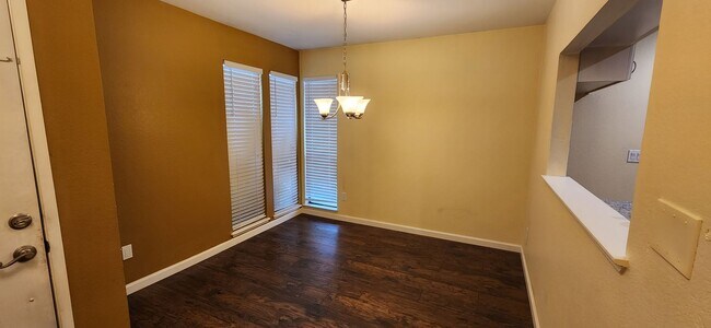 Building Photo - 2 Bedroom 2 Bathroom Home in Greenhaven