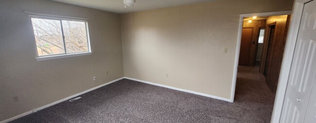 Building Photo - close to Goodyear... New Carpet! More phot...