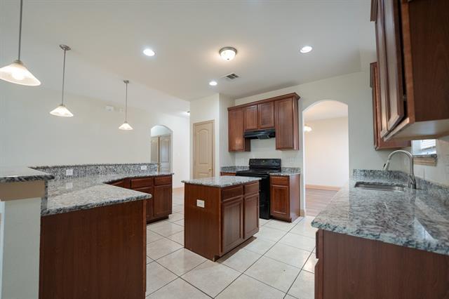 Building Photo - 1422 Julie St