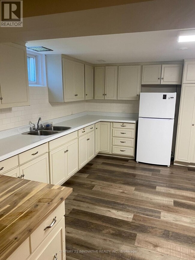 Building Photo - 223 Erindale Ave