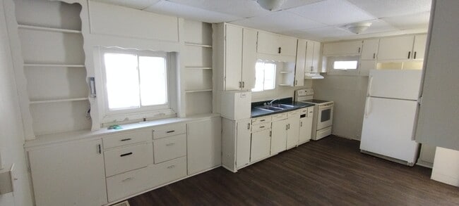 Building Photo - 609 Crider Ave NE