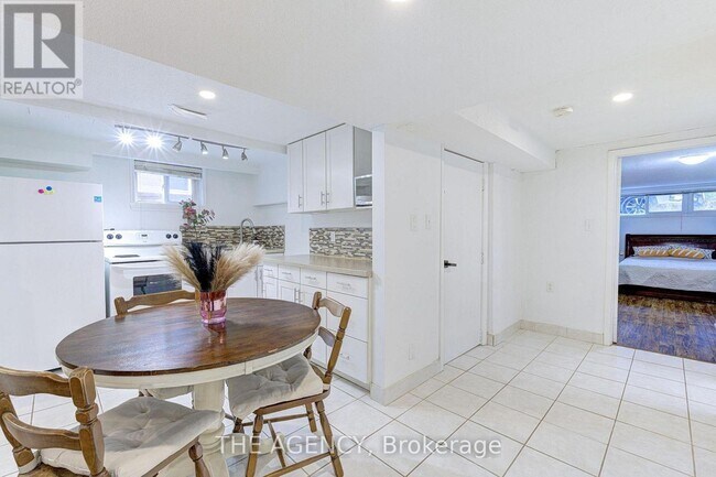 Building Photo - 82 Harrison Dr