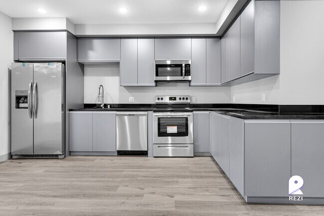 Foto del edificio - 7040 Woodman Ave