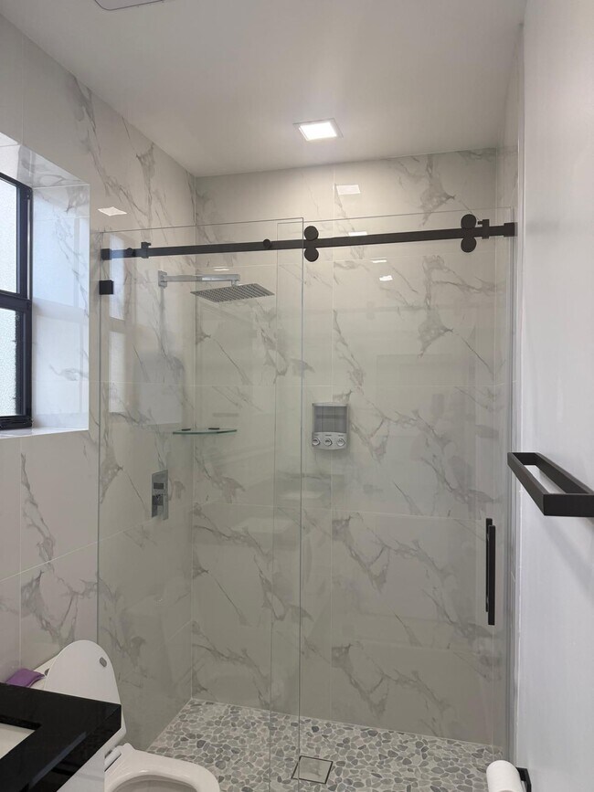 2nd full bath shower - 11300 SW 236th Ln