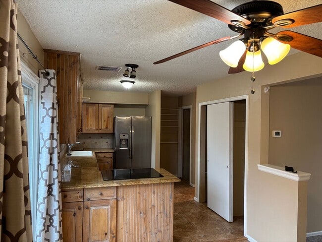 Photo - Move in ready unit for rent on Willow Bend! House