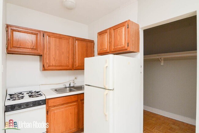 Foto del edificio - 711 W Belmont Ave