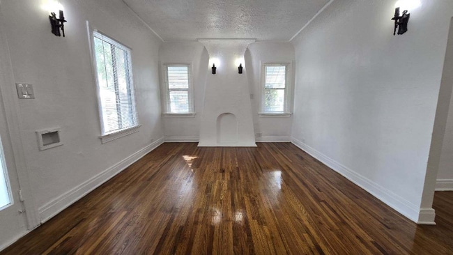 Photo - 243 W Walnut Ave (Monrovia, CA) House