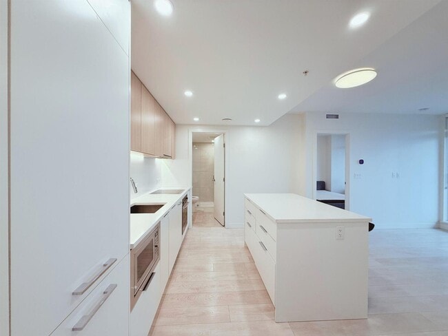 Building Photo - 12837-13104 88 Ave