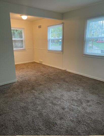 Building Photo - 1535 W Farnum Ave