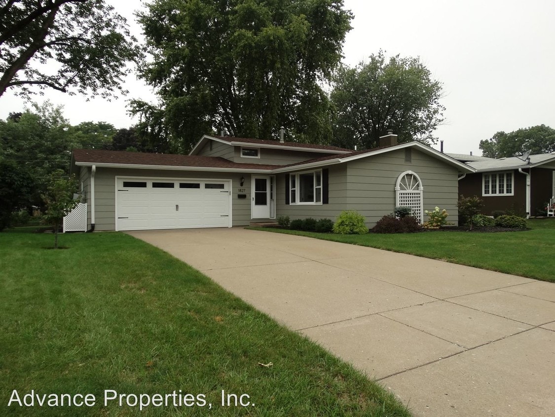 1827 Sussex Ct, Bettendorf, IA 52722 Apartment for Rent in Bettendorf