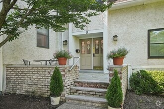 Building Photo - 8A Heritage Dr