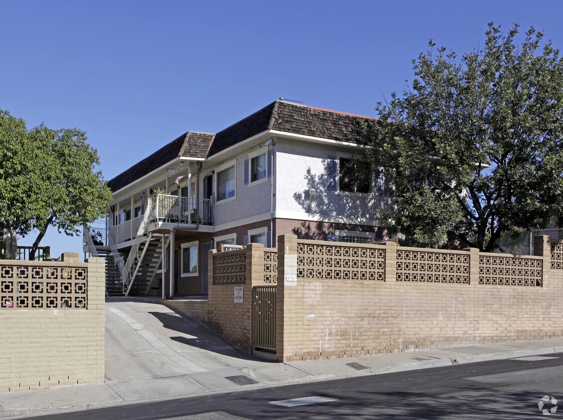 Primary Photo - 4758 Imperial Ave