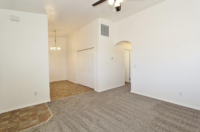 Foto del edificio - 482-484 NW Wood Duck Pl