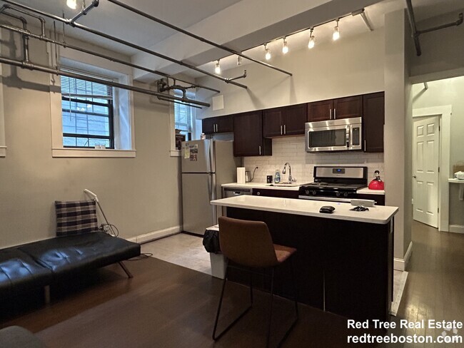 Building Photo - 116 Riverway