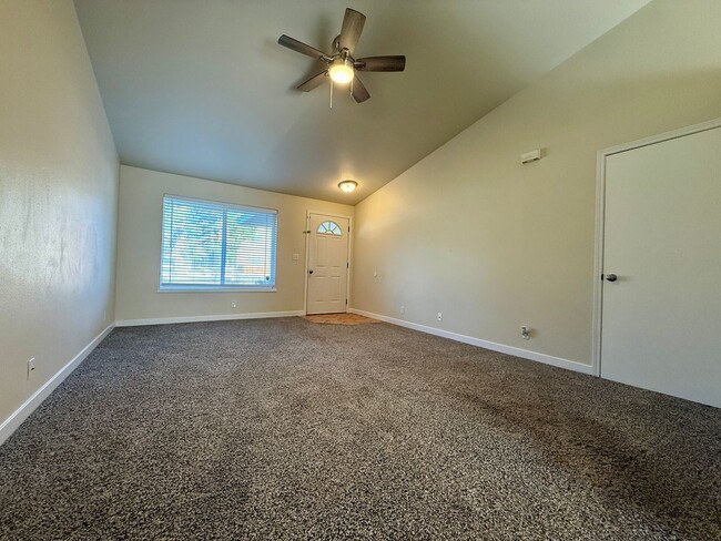 Building Photo - CHECK OUT THIS NEWLY REMODELED! 2 BEDROOM ...