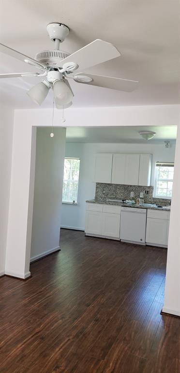 Foto del edificio - 5129 Higgins St