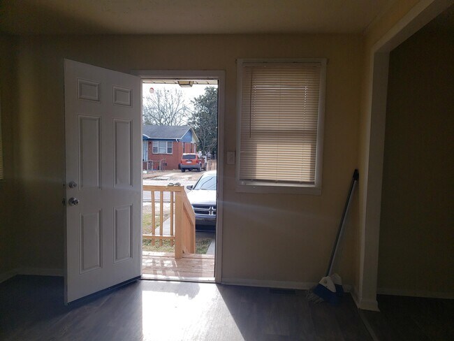 Foto del edificio - 632 Eva Cir