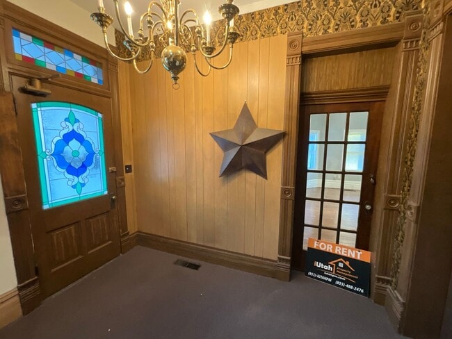 Building Photo - 2135