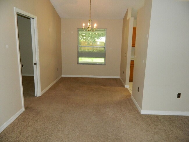 Foto del edificio - 317 Silver Pine Dr