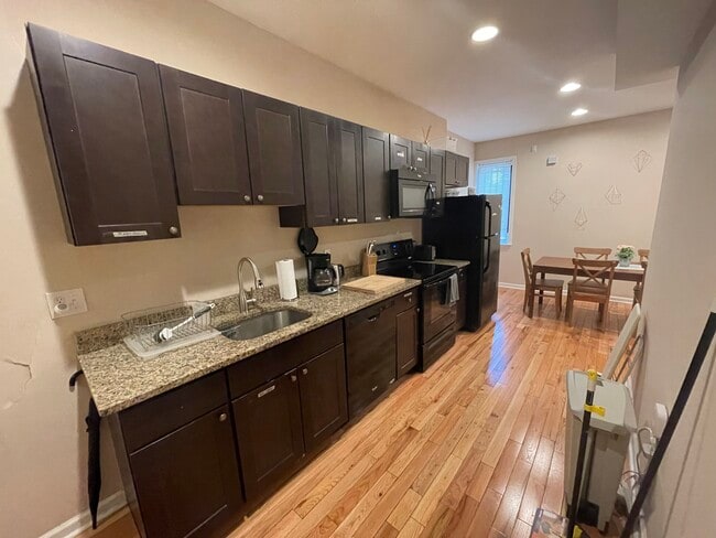 Building Photo - 412 N 41st St