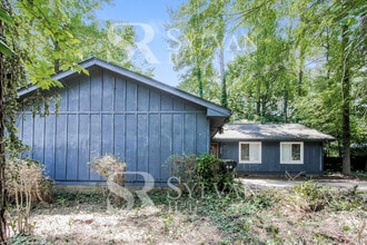 Building Photo - 1049 Pineborough Rd