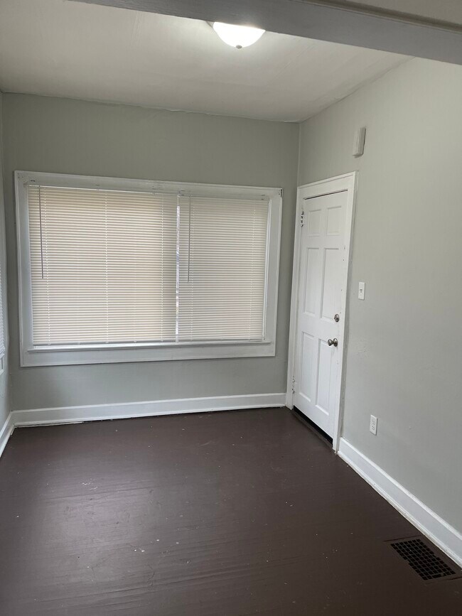 2403 1/2 N Kenwood Ave, Indianapolis, IN 46208 House Rental in