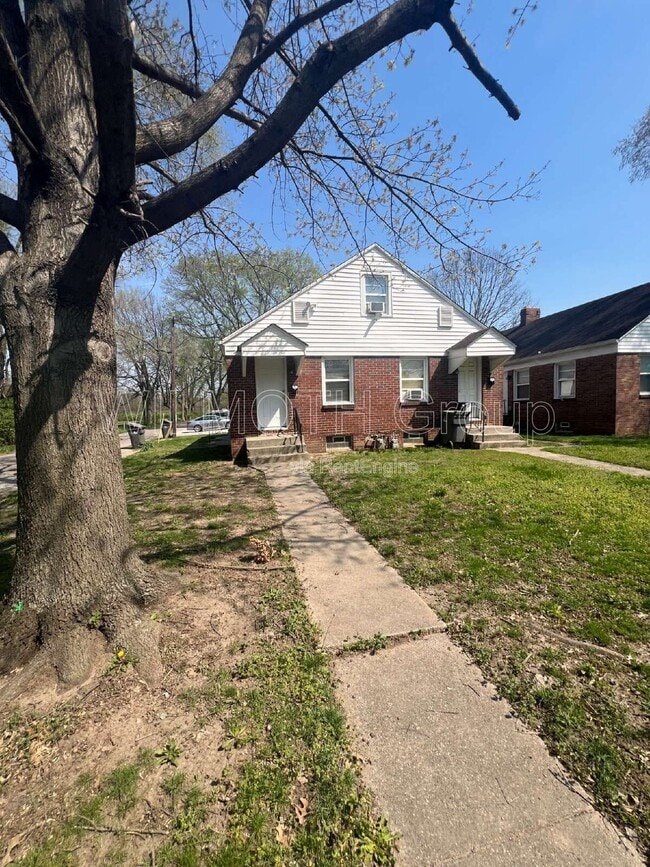 Building Photo - 627 N Tibbs Ave