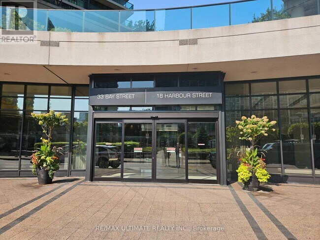 Photo du bâtiment - 33 Bay St.