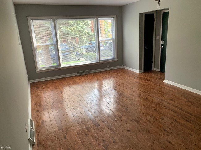 Building Photo - 2 br, 1 bath Apartment - 5240 W Cullom Ave