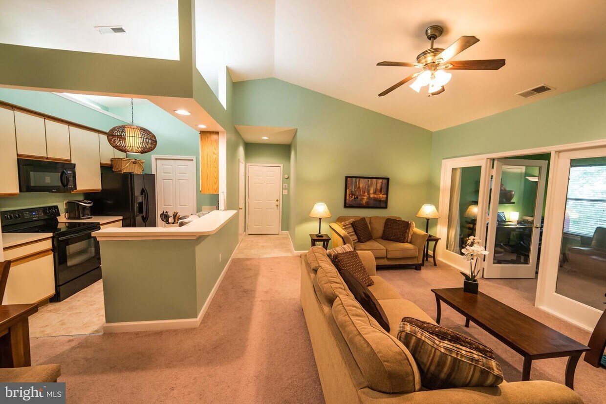 Foto principal - 13601 Sir Thomas Way