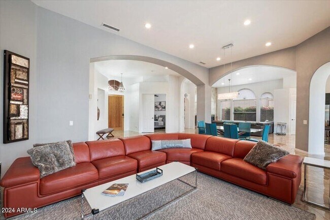 Building Photo - 5319 E Woodridge Dr