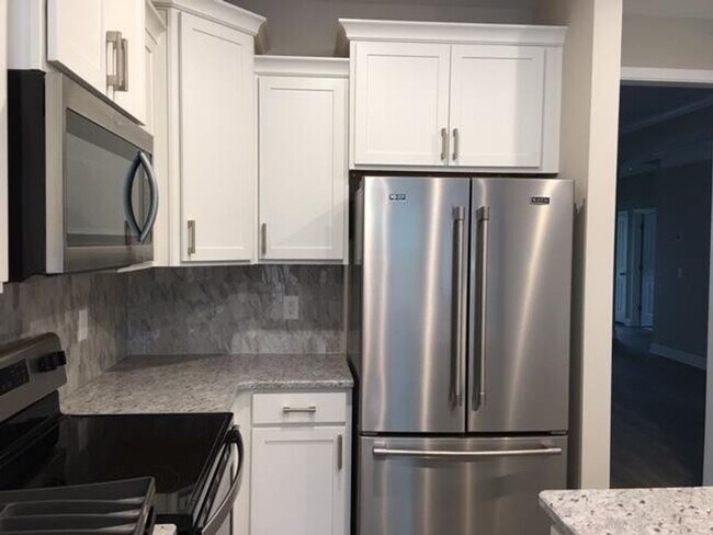 Building Photo - Stunning Maytown One level cottage home with 3 bed/2 bath 2 car rear garage attached.