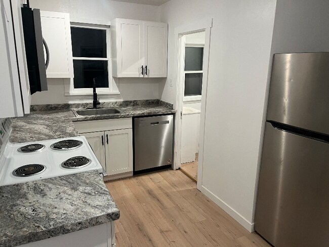 Foto del edificio - 369 S Eastern Ave