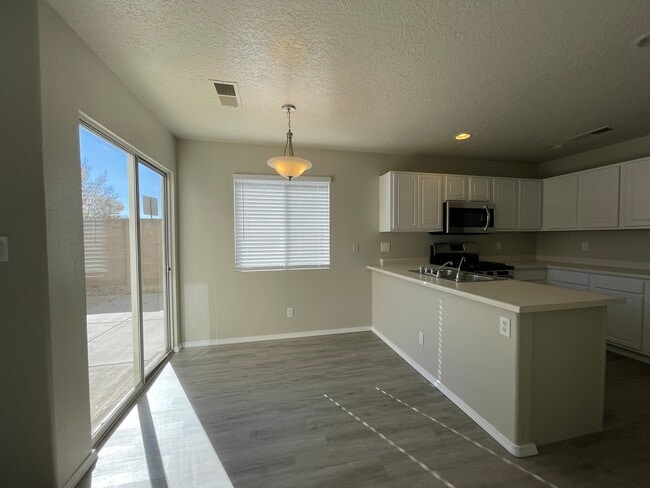 Building Photo - 10716 Habanero Way SE