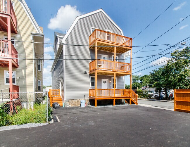 Building Photo - 163 Devon St