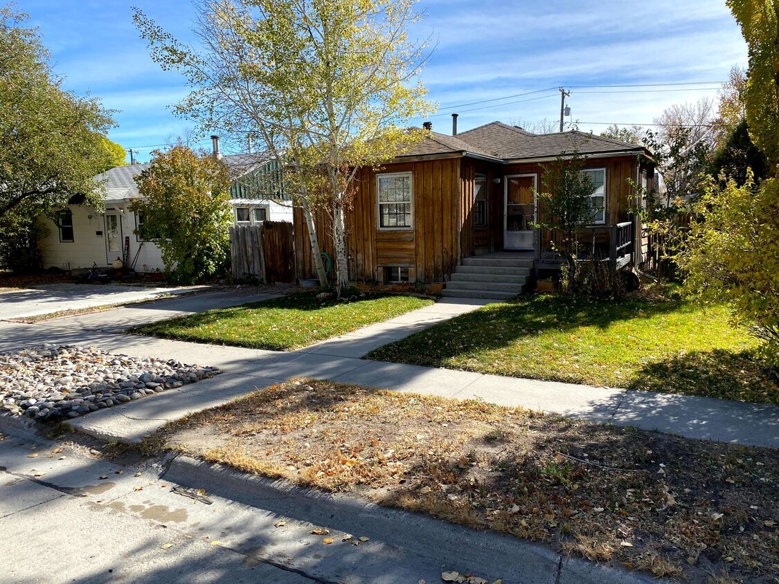 Primary Photo - 4 Bedroom 1.5 Bath House with Washer and D...