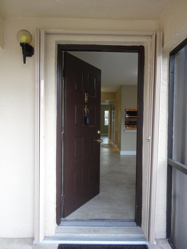 Foto del edificio - 7091 Golf Colony Ct