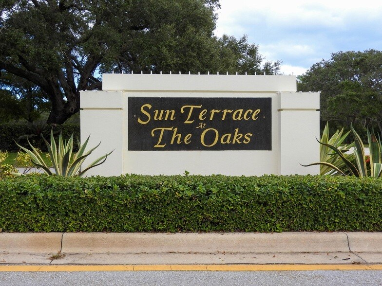 Photo - 1702 Silverleaf Oak Court Unit