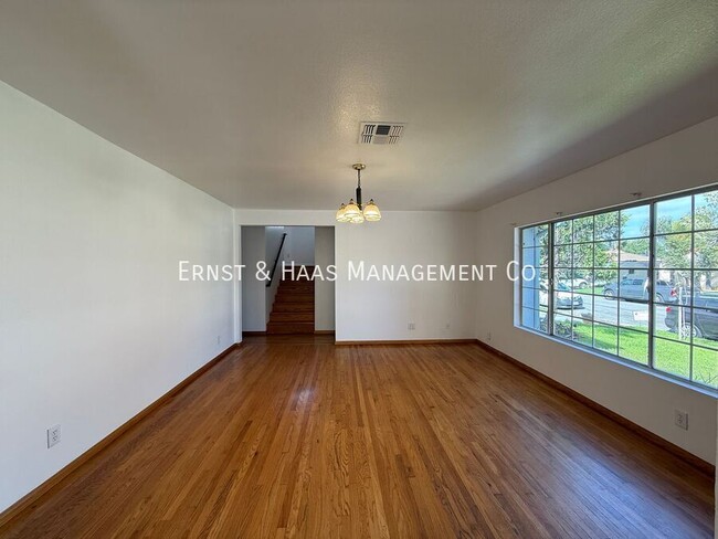 Building Photo - 4723 Blackthorne Ave