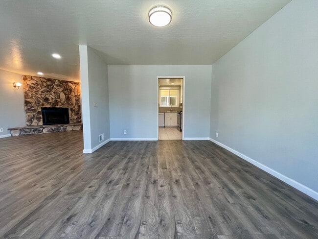 Building Photo - 538-540 36th Avenue (1104r)
