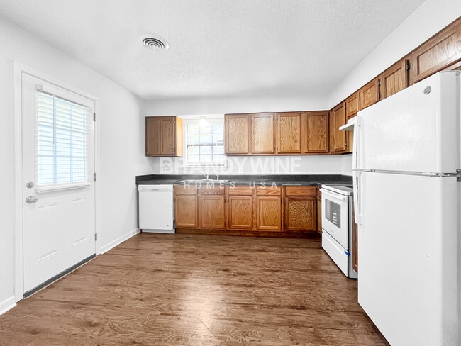 Foto del edificio - 4580 Chelwood Dr