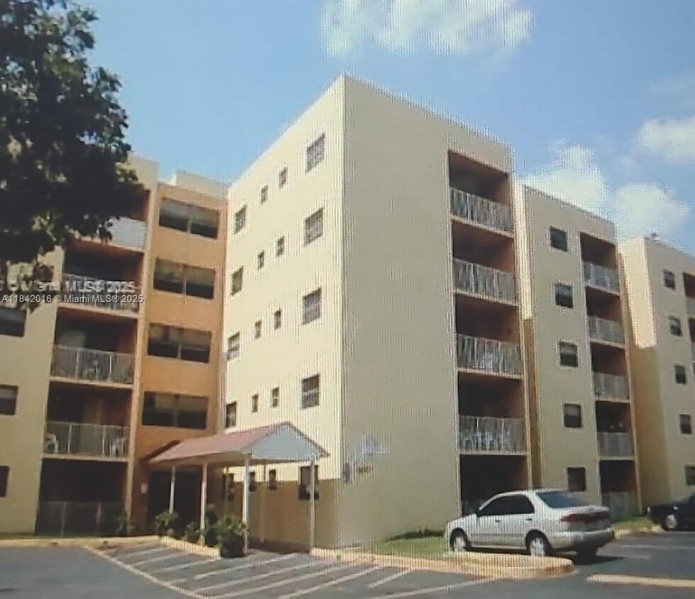 Primary Photo - 8185 NW 7th St