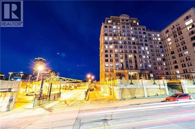 Building Photo - 135 James St S